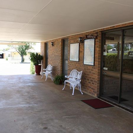 Mid Town Inn Narrabri Bagian luar foto