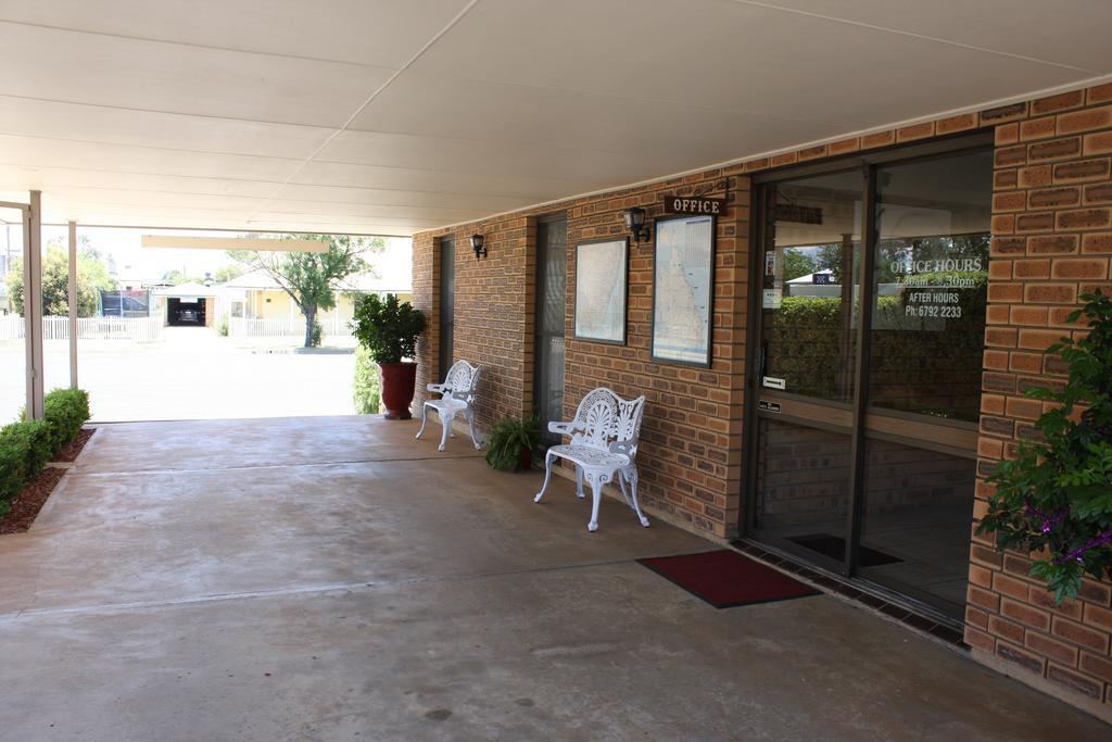 Mid Town Inn Narrabri Bagian luar foto