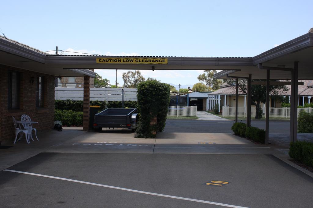 Mid Town Inn Narrabri Bagian luar foto