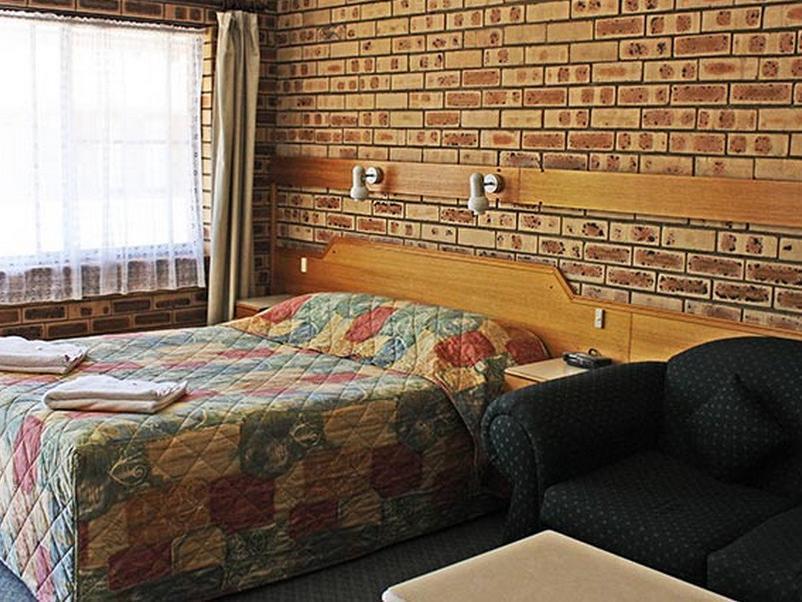 Mid Town Inn Narrabri Bagian luar foto
