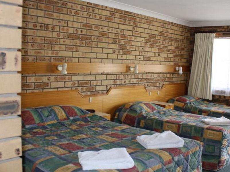Mid Town Inn Narrabri Bagian luar foto