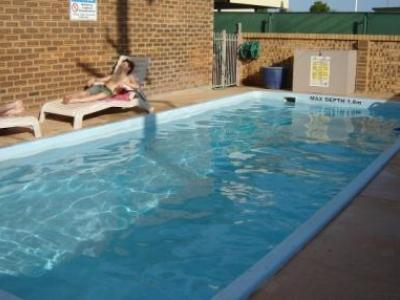Mid Town Inn Narrabri Bagian luar foto